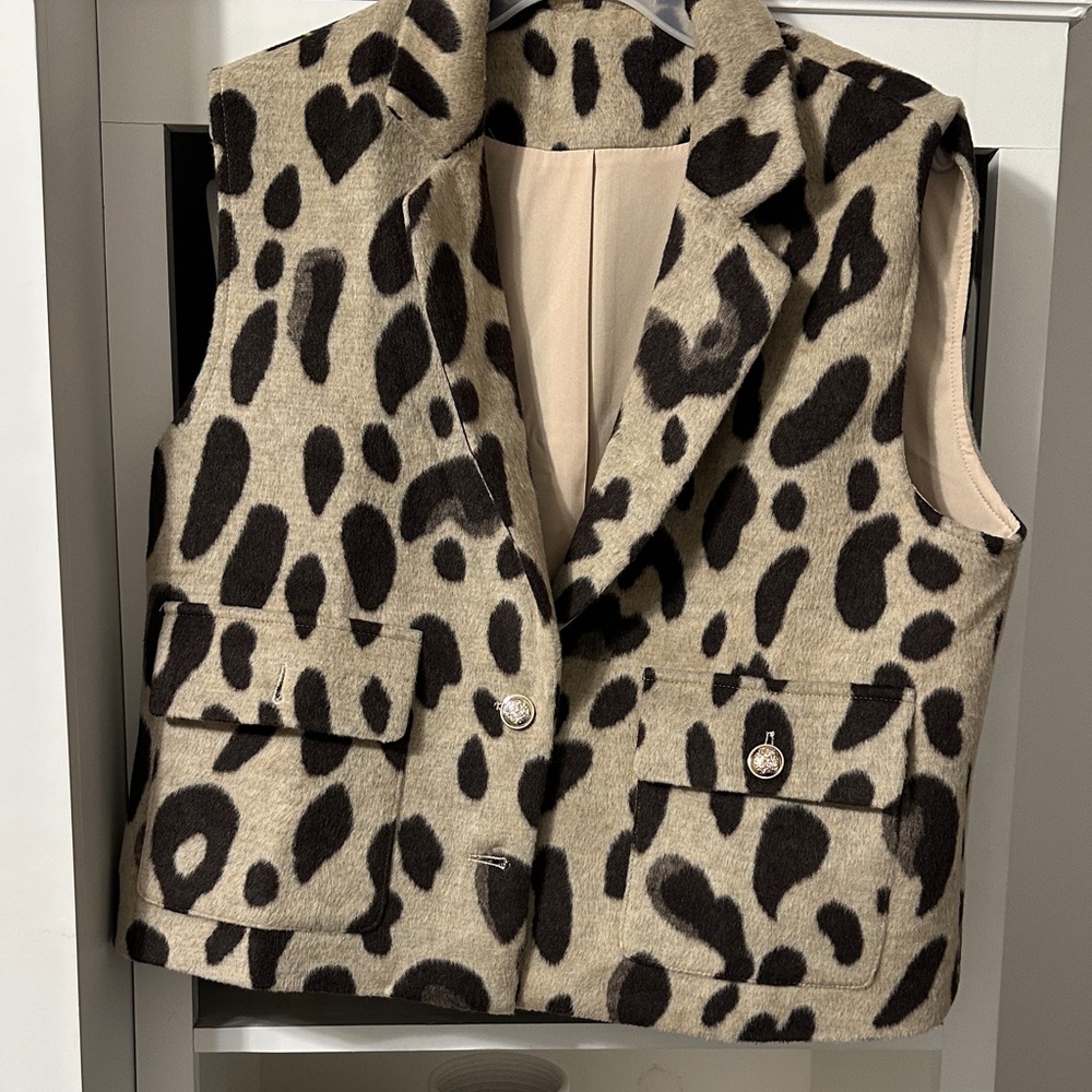 Leopard Print Vest with Pockets